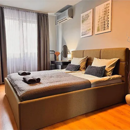 Heart Of City, Steps To Апартаменты