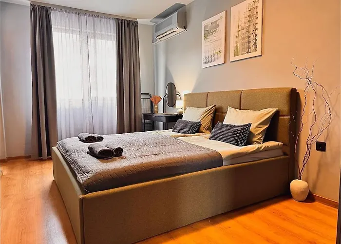 Heart Of City, Steps To Апартаменты