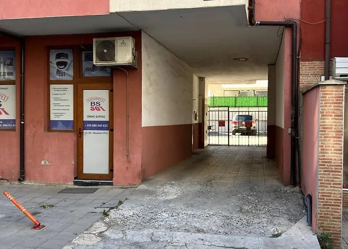Heart Of City, Steps To Апартаменты Бургас