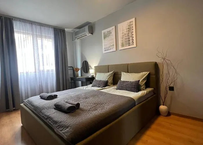 Heart Of City, Steps To Apartamento *