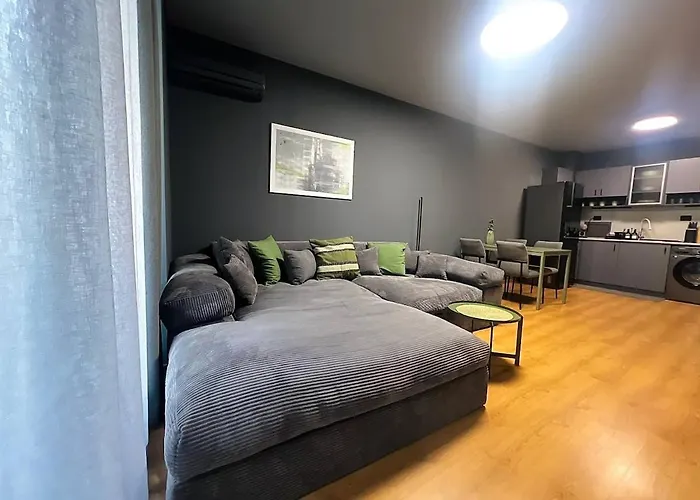 Heart Of City, Steps To Apartamento Burgas